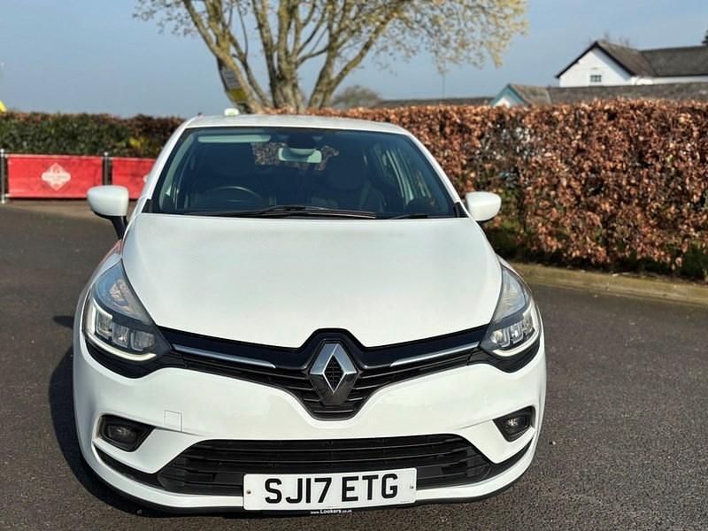 Used Renault Clio IV Dynamique 90 HP (66 kW) 2017 White Hatchback