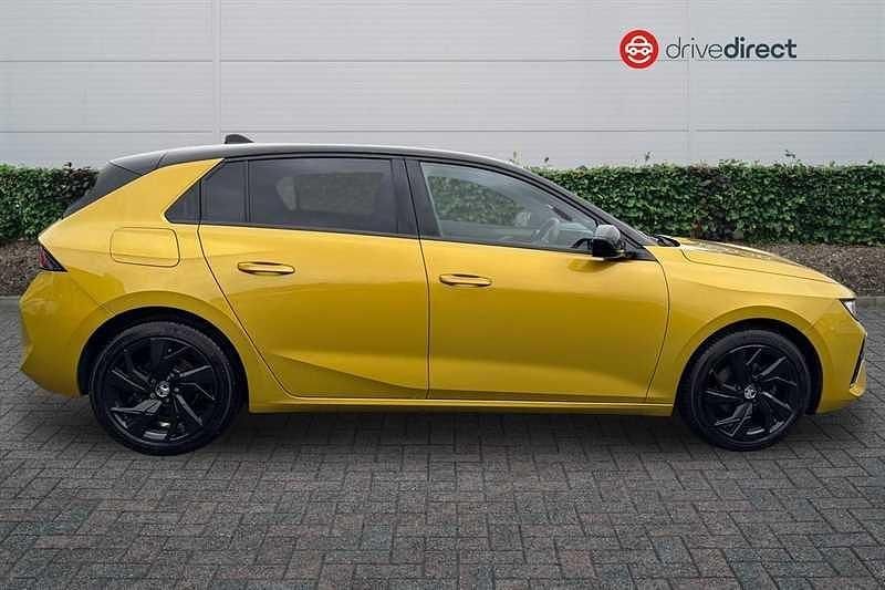 Used Vauxhall Astra S 130 HP (95 kW) 2023 Yellow/black Hatchback