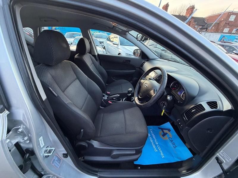 Used Hyundai i30 Comfort 108 HP (79 kW) 2012 Silver Hatchback