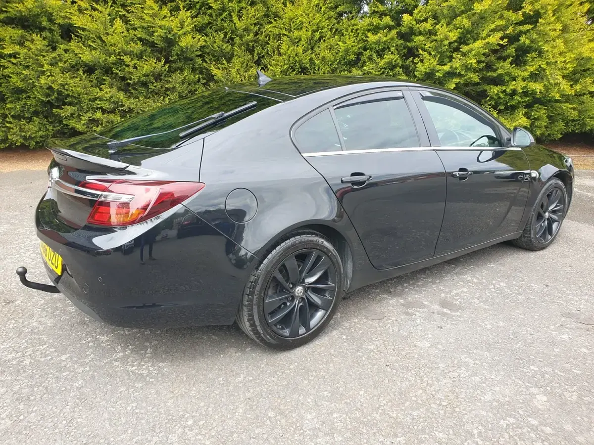Used Vauxhall Insignia SRi 170 HP (125 kW) 2016 Black Hatchback