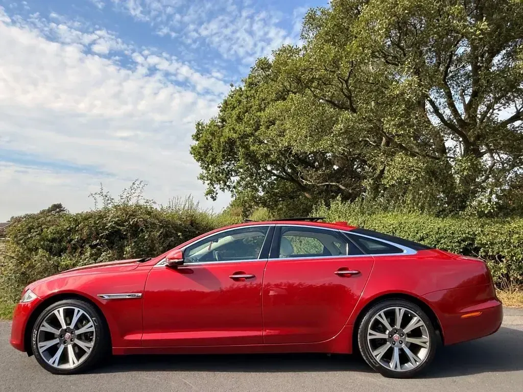Used Jaguar XJ Portfolio 300 HP (220 kW) 2017 Red Sedan