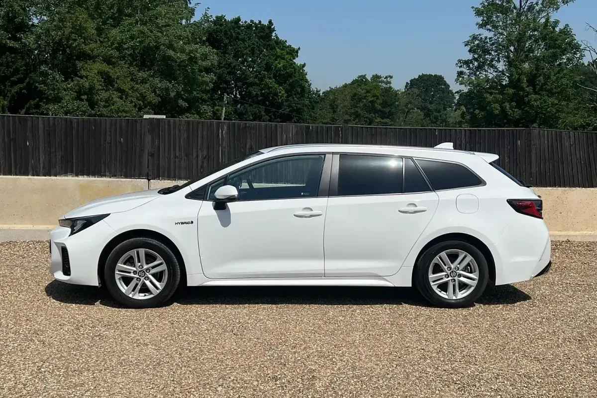 Used Suzuki Swace 140 HP (102 kW) 2023 White Estate