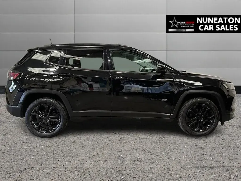 Usado Jeep Compass Night Eagle 130 CV (95 kW) 2023 Negro SUV