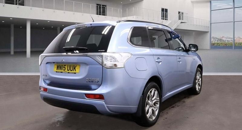 Used Mitsubishi Outlander P-HEV 2015 Blue Estate