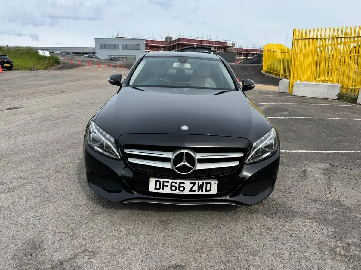 Used Mercedes C200 136 HP (100 kW) 2016 Black Sedan