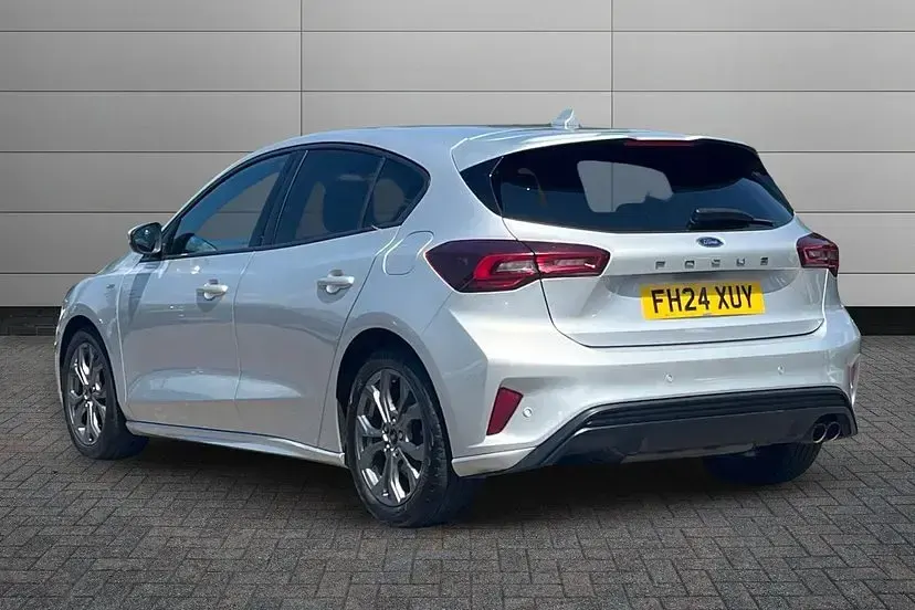 Used Ford Focus ST-Line 123 HP (90 kW) 2024 Moondust silver Hatchback