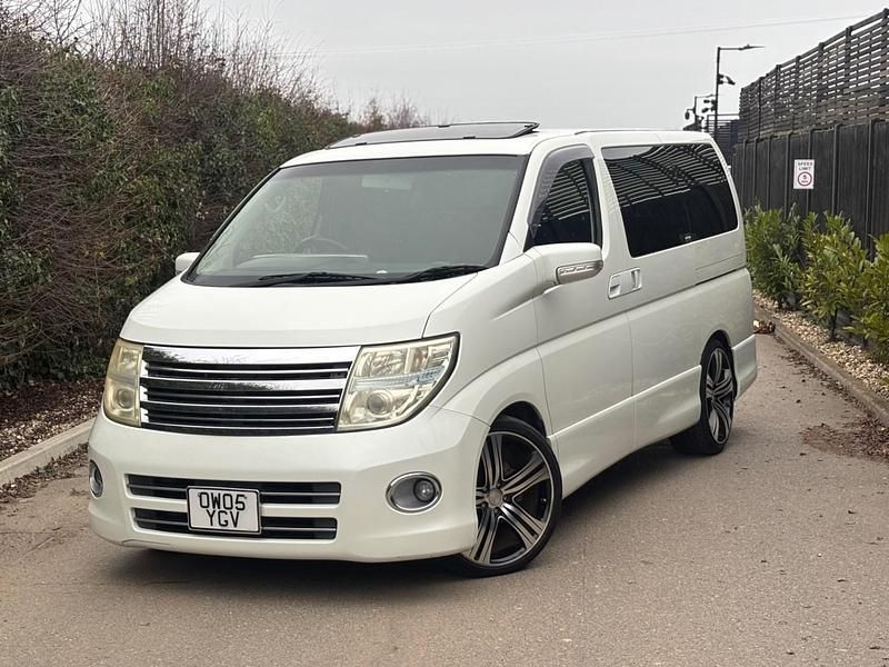 White Used 2005 Nissan Elgrand MPV | £5,995 (Good price) - Image 1/4