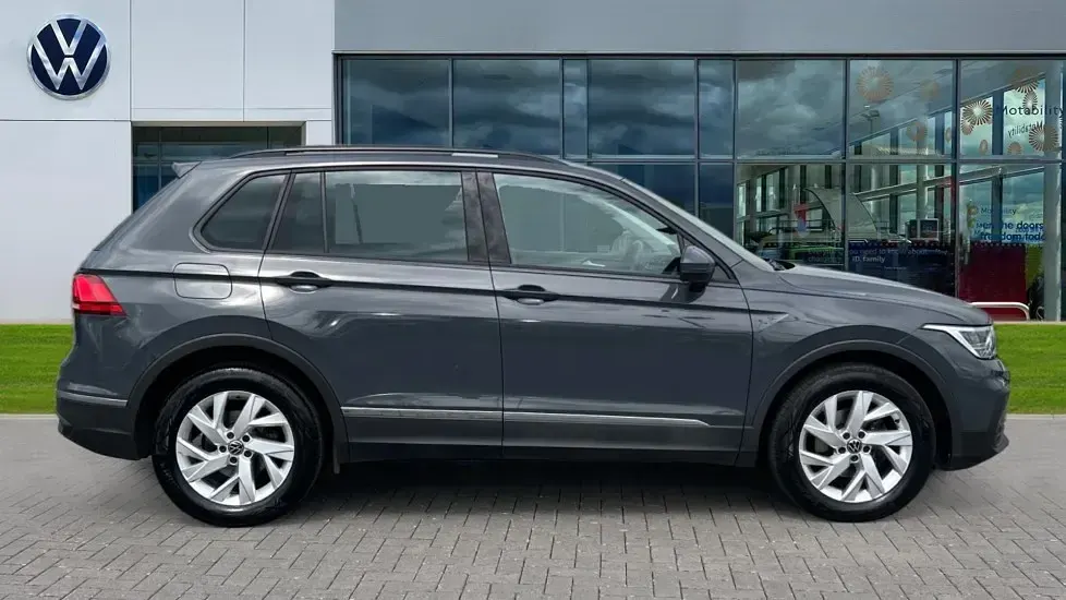 Used VW Tiguan Life 150 HP (110 kW) 2023 Dolphin grey metallic SUV