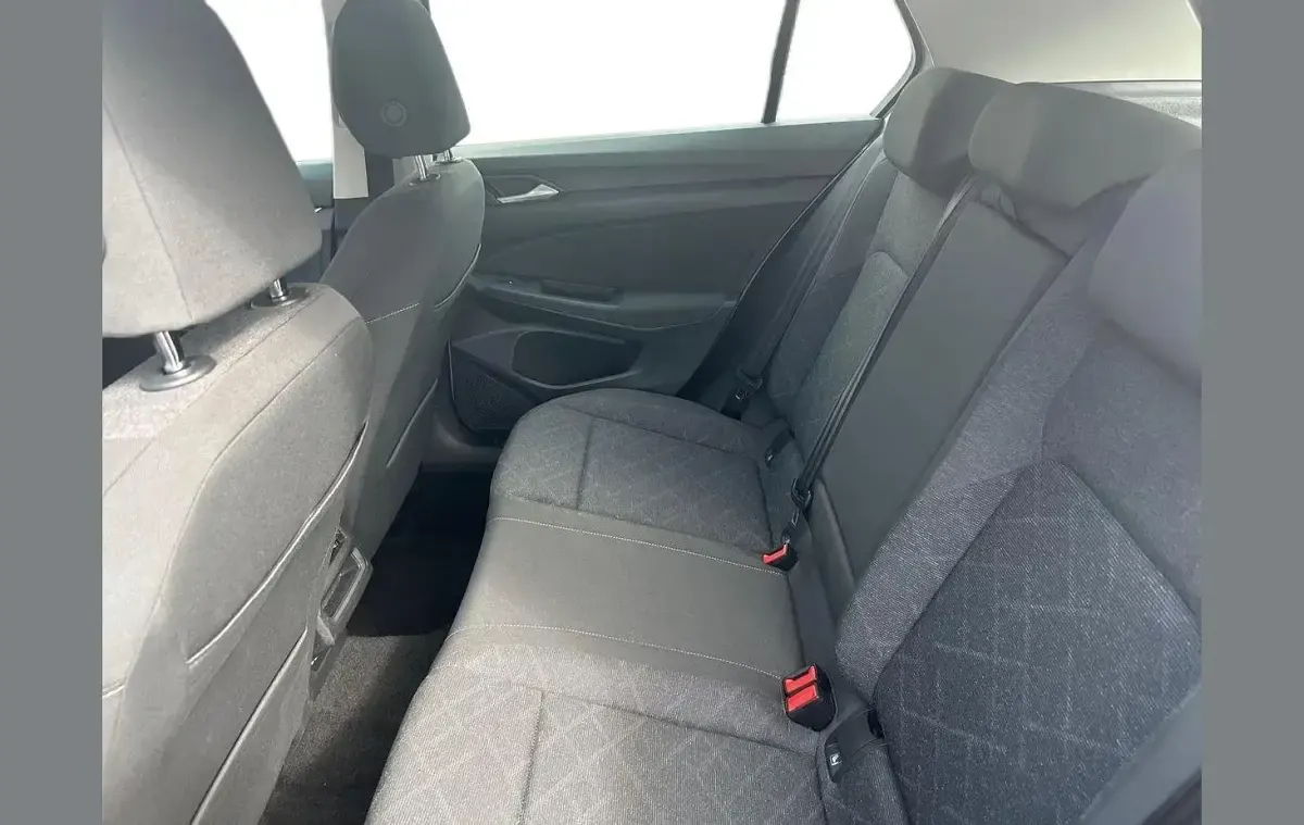 Usado VW Golf VIII Life 147 HP (108 kW) 2021 Prateado Citadino