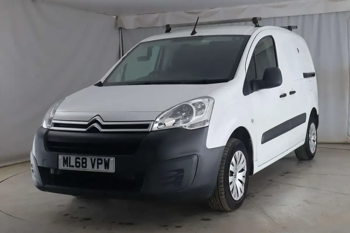 Used Citroën Berlingo 100 HP (73 kW) 2018 White MPV