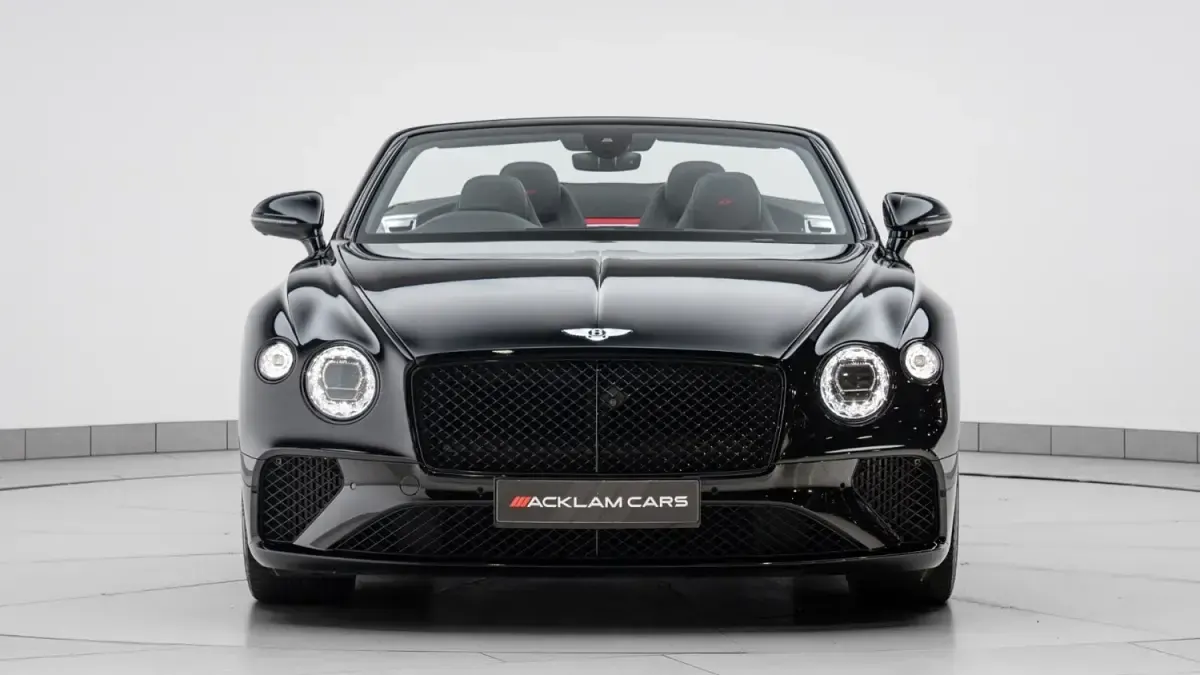 Begagnad Bentley Continental 550 HK (404 kW) 2022 Svart Cab