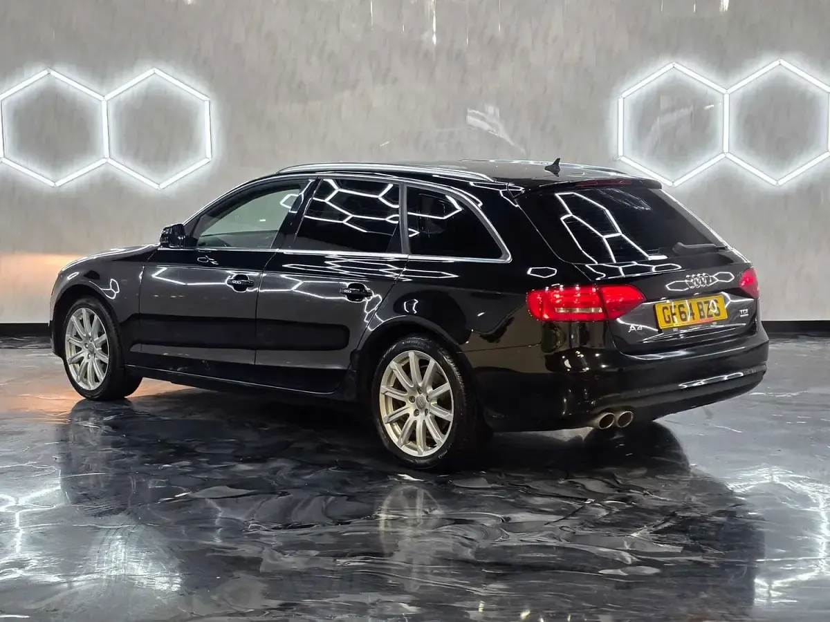 Used Audi A4 Advanced 177 HP (130 kW) 2014 Black Estate