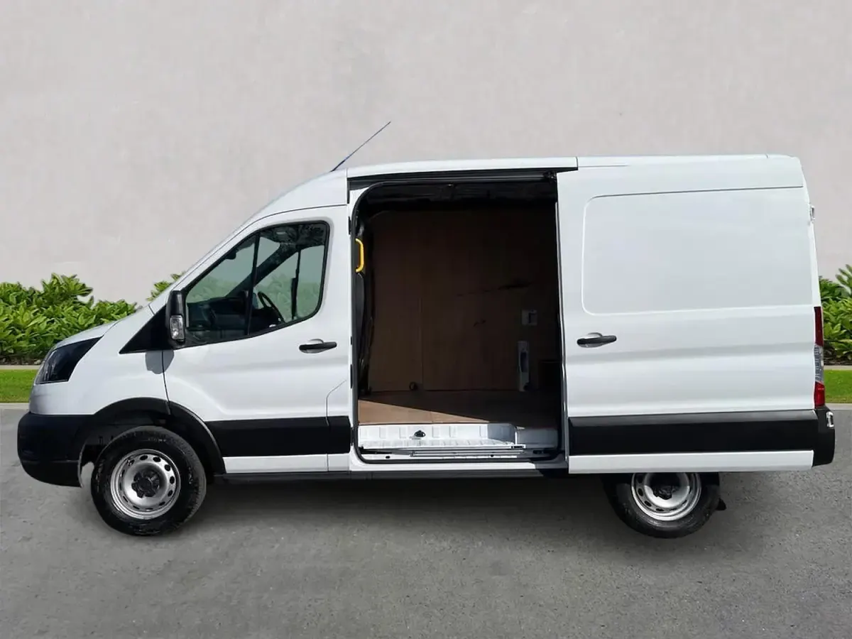 Begagnad Ford E-Transit 197 kW (269 HK) 2024 Vit Van