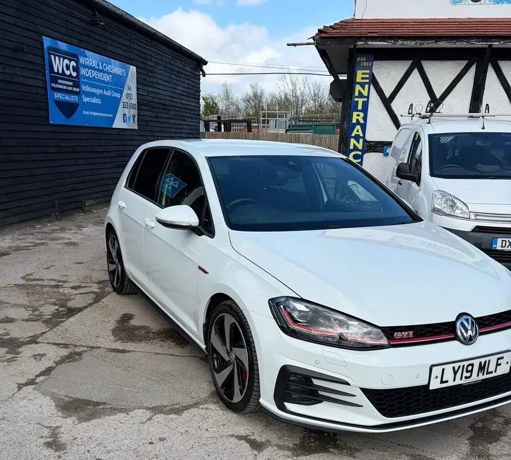 Used VW Golf VII GTI 245 HP (180 kW) 2019 White Hatchback