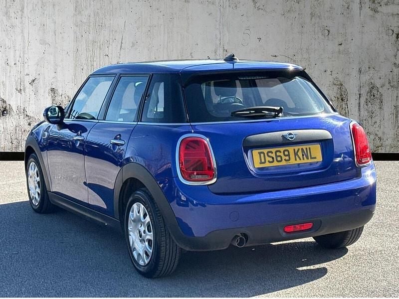 Używany Mini ONE Classic 101 KM (74 kW) 2019 Niebieski Hatchback