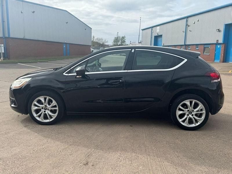 Begagnad Citroën DS4 2013 Svart Halvkombi