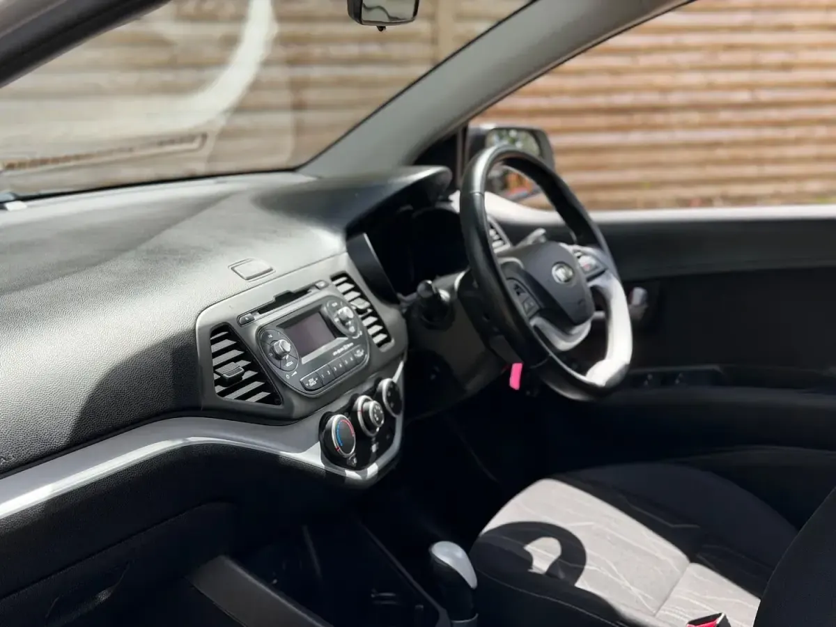 Used Kia Picanto 84 HP (61 kW) 2014 Silver Hatchback