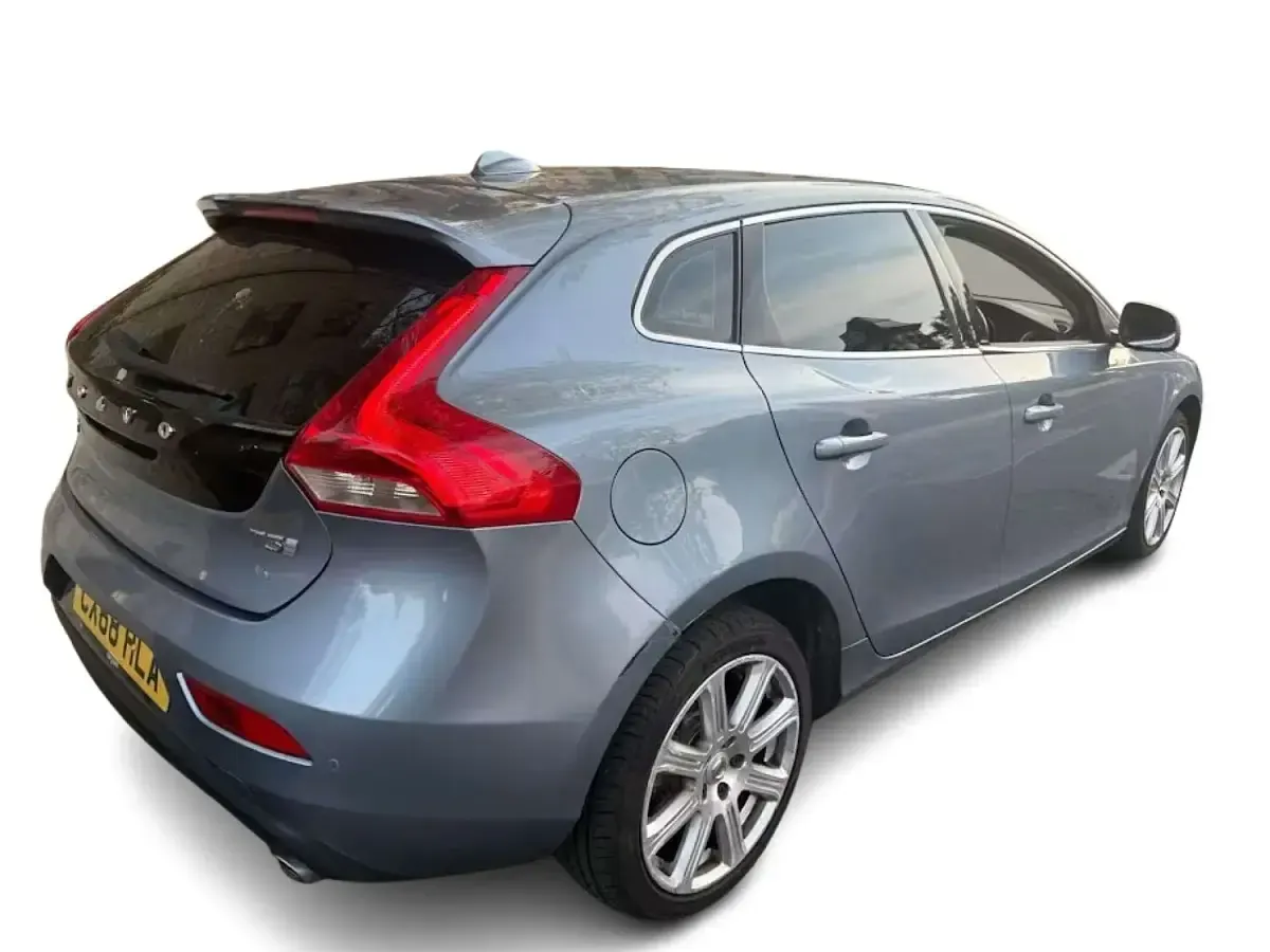 Used Volvo V40 Inscription 152 HP (111 kW) 2019 Blue Hatchback