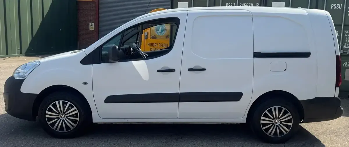 Used Peugeot Partner S 314 HP (230 kW) 2019 White MPV