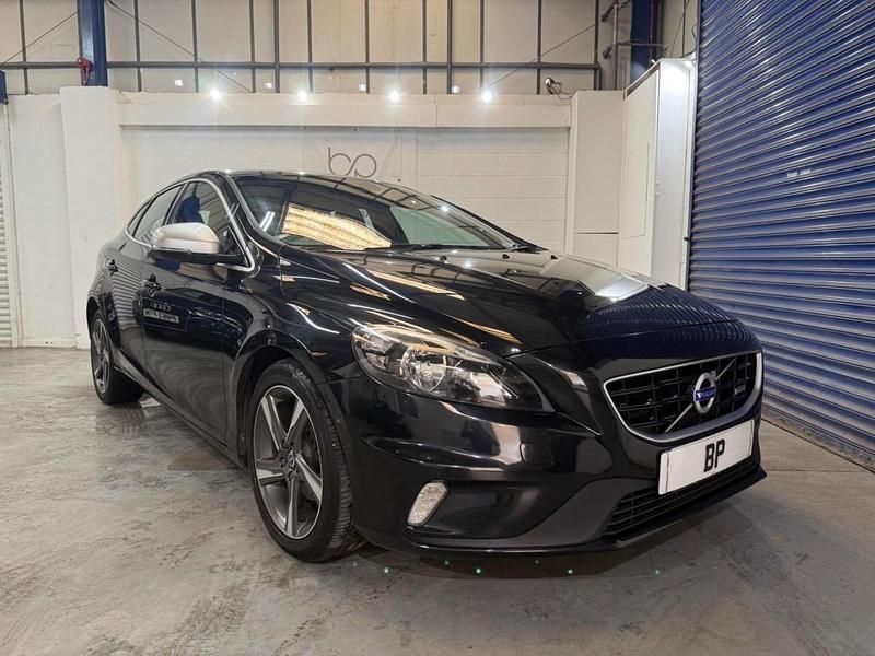 Black Used 2015 Volvo V40 R-Design Estate | £6,295 (Fair price) - Image 1/4