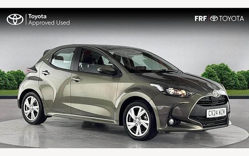Used 2025 Toyota Yaris Hybrid Hatchback | £17,890 (Super price) - Image 1/4