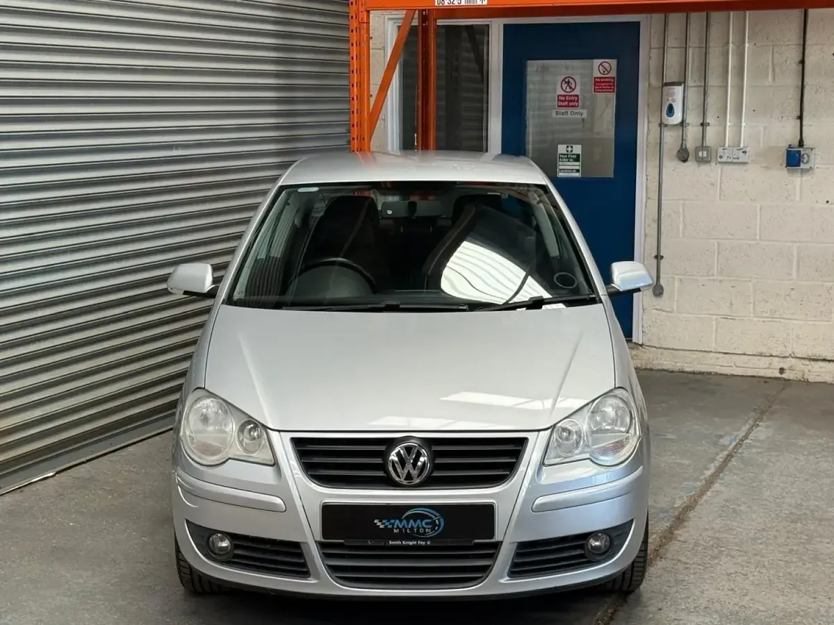 Begagnad VW Polo Match 80 HK (58 kW) 2008 Silver Halvkombi