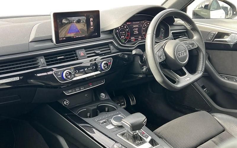 Used Audi A4 Comfort 252 HP (185 kW) 2018 White Sedan