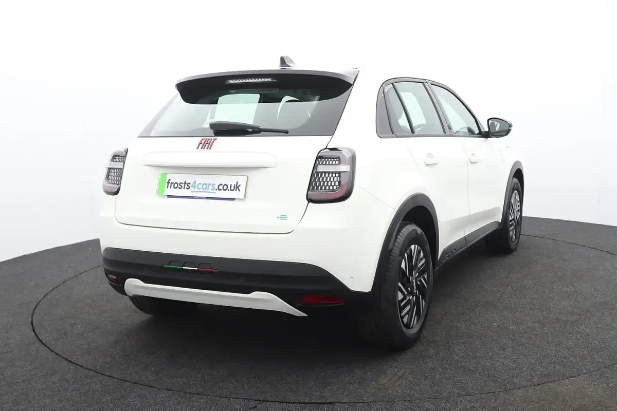 Usado Fiat 600 Red 114 kW (156 CV) 2025 Blanco Utilitario