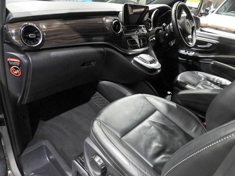 Used Mercedes V300 237 HP (174 kW) 2021 Silver MPV