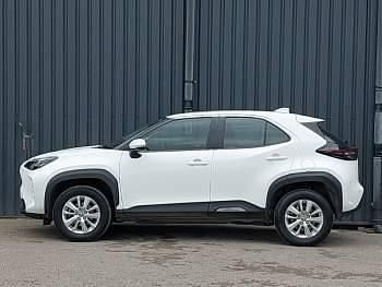 Used Toyota Yaris Hybrid 116 HP (85 kW) 2023 White Estate