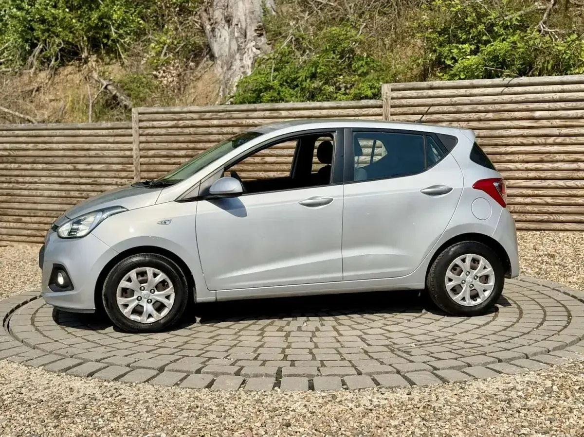 Used Hyundai i10 SE 87 HP (63 kW) 2014 Silver Hatchback