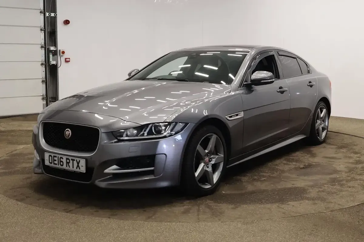 Used Jaguar XE R-Sport 180 HP (132 kW) 2016 Blue Sedan