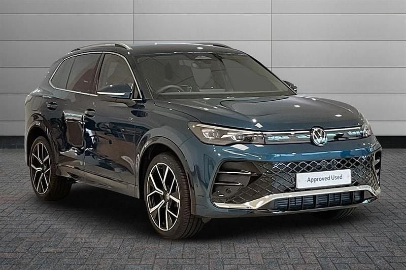 Nightshade blue New 2025 VW Tiguan R-line SUV | £38,695 (Expensive) - Image 1/4
