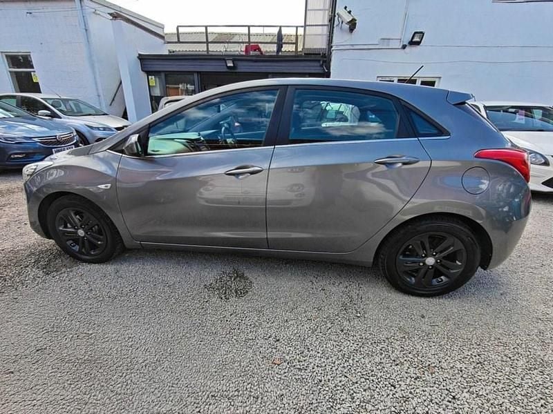 Used Hyundai i30 SE 100 HP (73 kW) 2015 Grey Hatchback