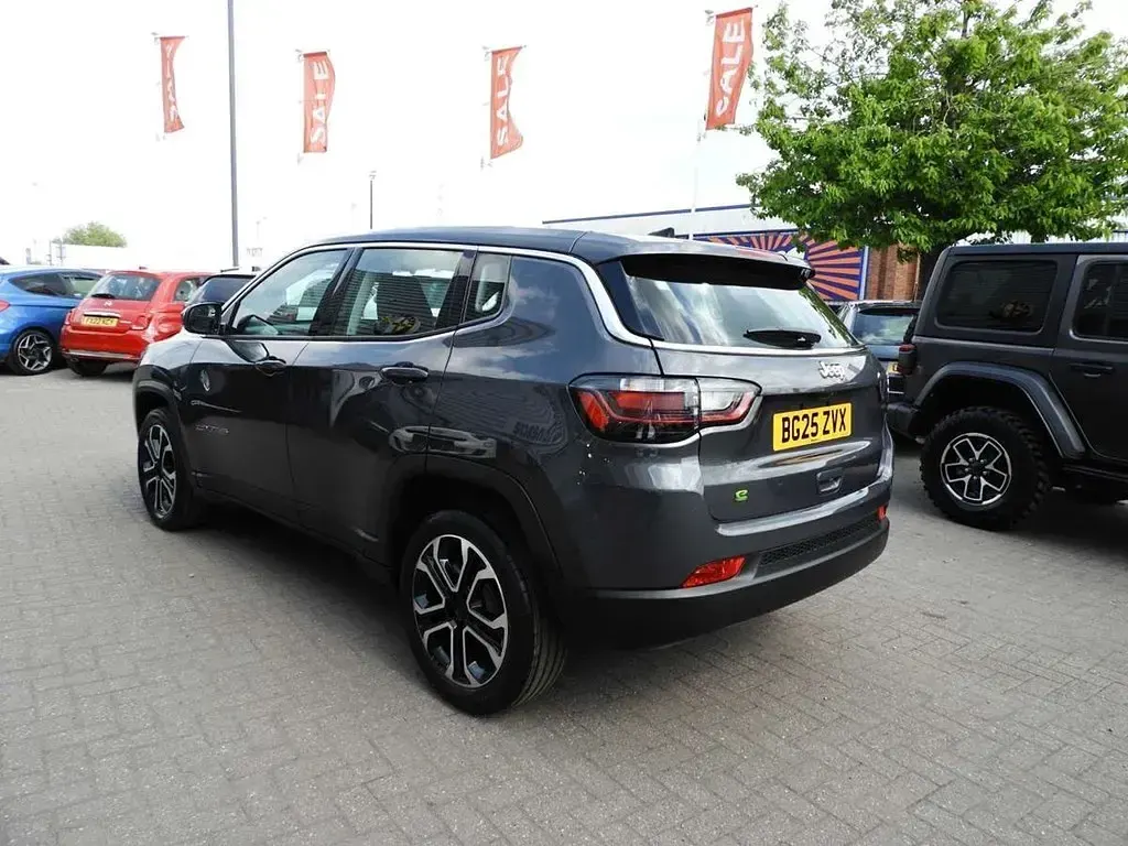 Begagnad Jeep Compass Altitude 130 HK (95 kW) 2025 Grå SUV