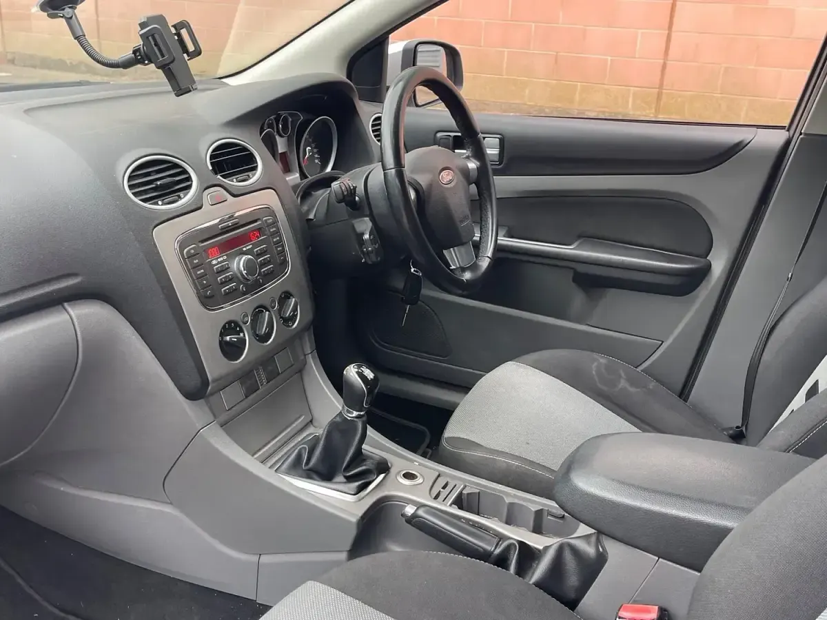 Used Ford Focus Zetec 2010 Silver Hatchback