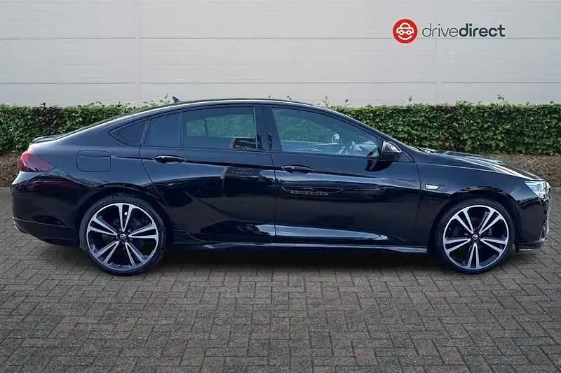 Usado Vauxhall Insignia GS Line 122 CV (89 kW) 2022 Negro Utilitario