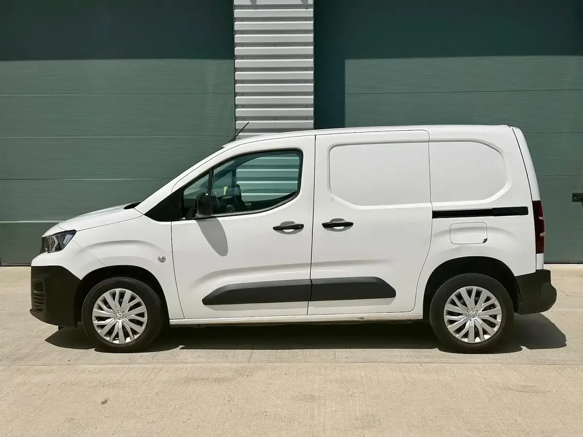 Used Peugeot Partner 2019 White MPV