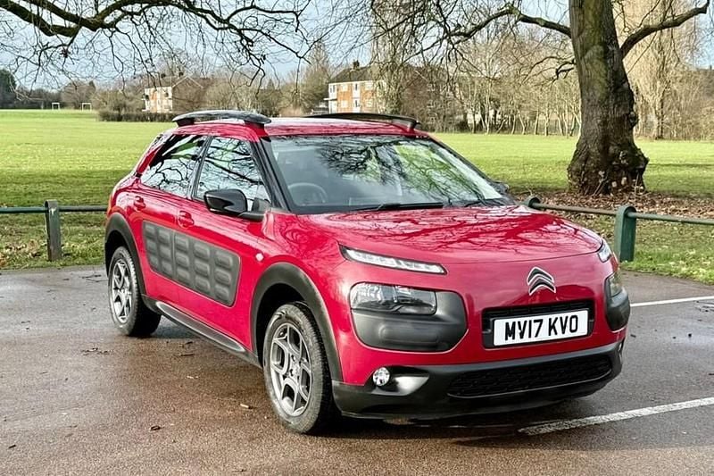 Used Citroën C4 Cactus Feel 82 HP (60 kW) 2017 Red Hatchback
