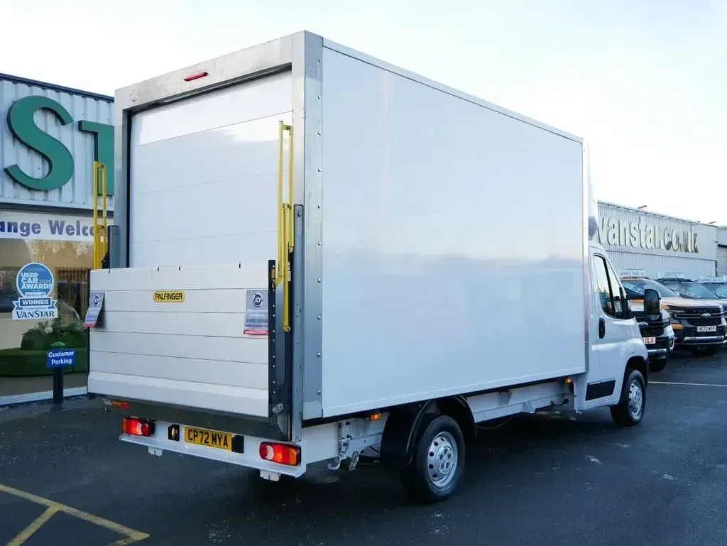 Used Peugeot Boxer Business-Line 140 HP (102 kW) 2023 White Van