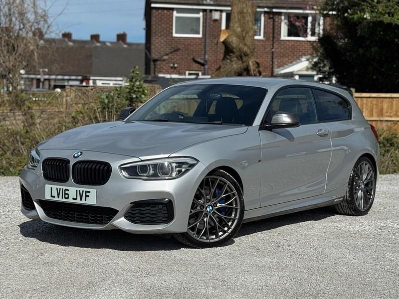Usado BMW M135 Comfort Edition 2016 Plateado Utilitario