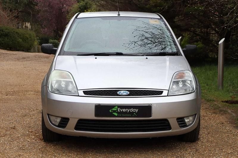 Used Ford Fiesta Ghia 80 HP (58 kW) 2003 Silver Hatchback