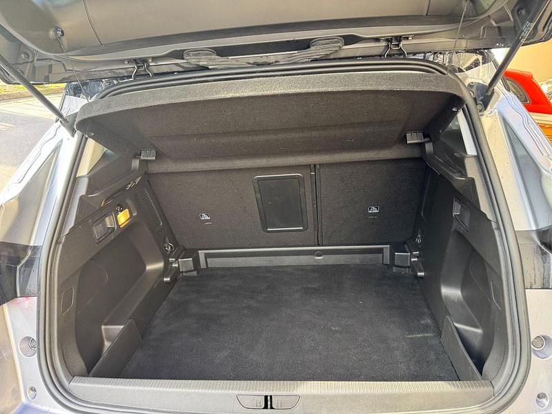 Used Vauxhall Grandland X SRi 130 HP (95 kW) 2021 Grey SUV