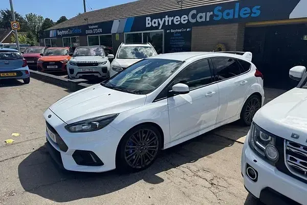 Used Ford Focus RS 350 HP (257 kW) 2017 White Hatchback