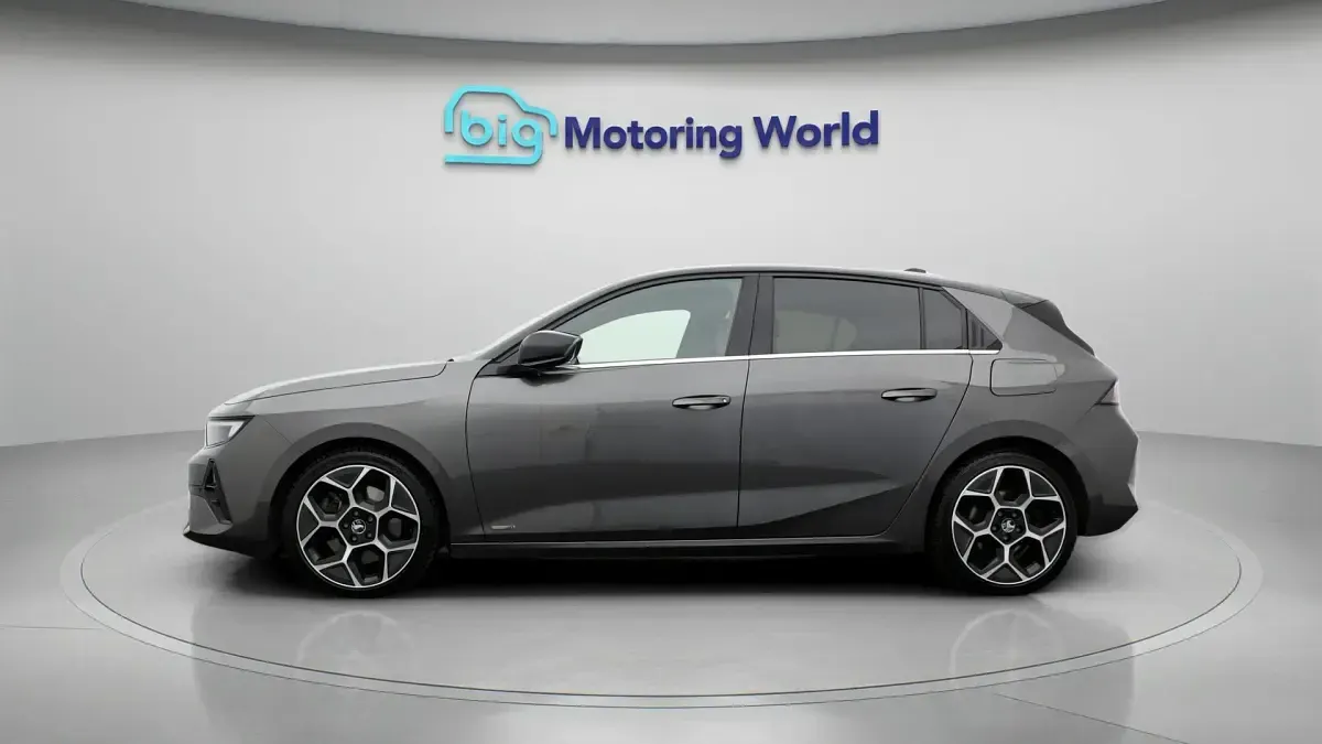 Used Vauxhall Astra Ultimate 180 HP (132 kW) 2023 Grey Hatchback