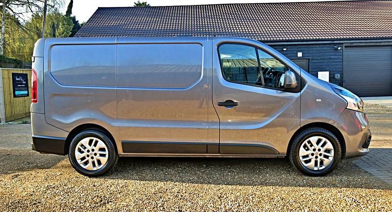 Used Renault Trafic 125 HP (91 kW) 2017 Grey MPV