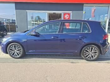 Used VW Golf VII SE 130 HP (95 kW) 2018 Blue Hatchback