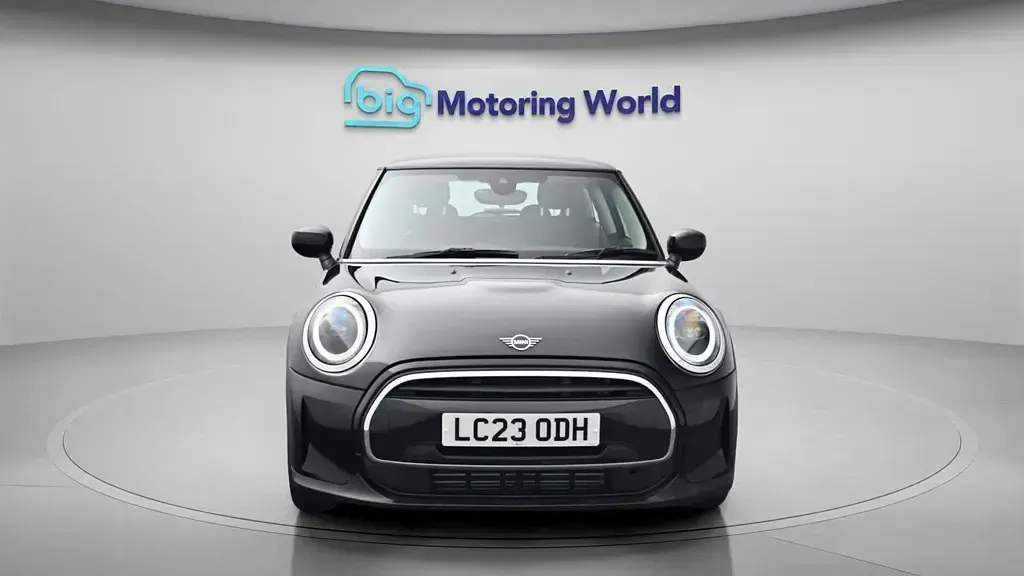 Begagnad Mini Cooper Classic 136 HK (100 kW) 2023 Svart Halvkombi