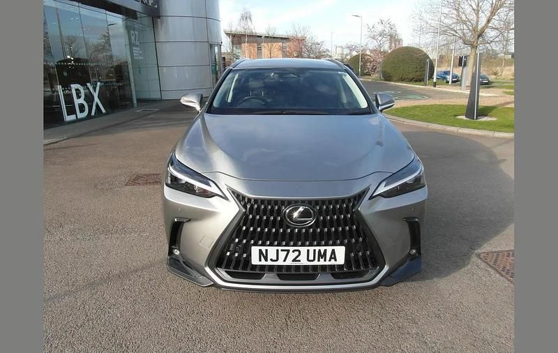 Usado Lexus NX350h 239 CV (175 kW) 2022 Plateado Familiar