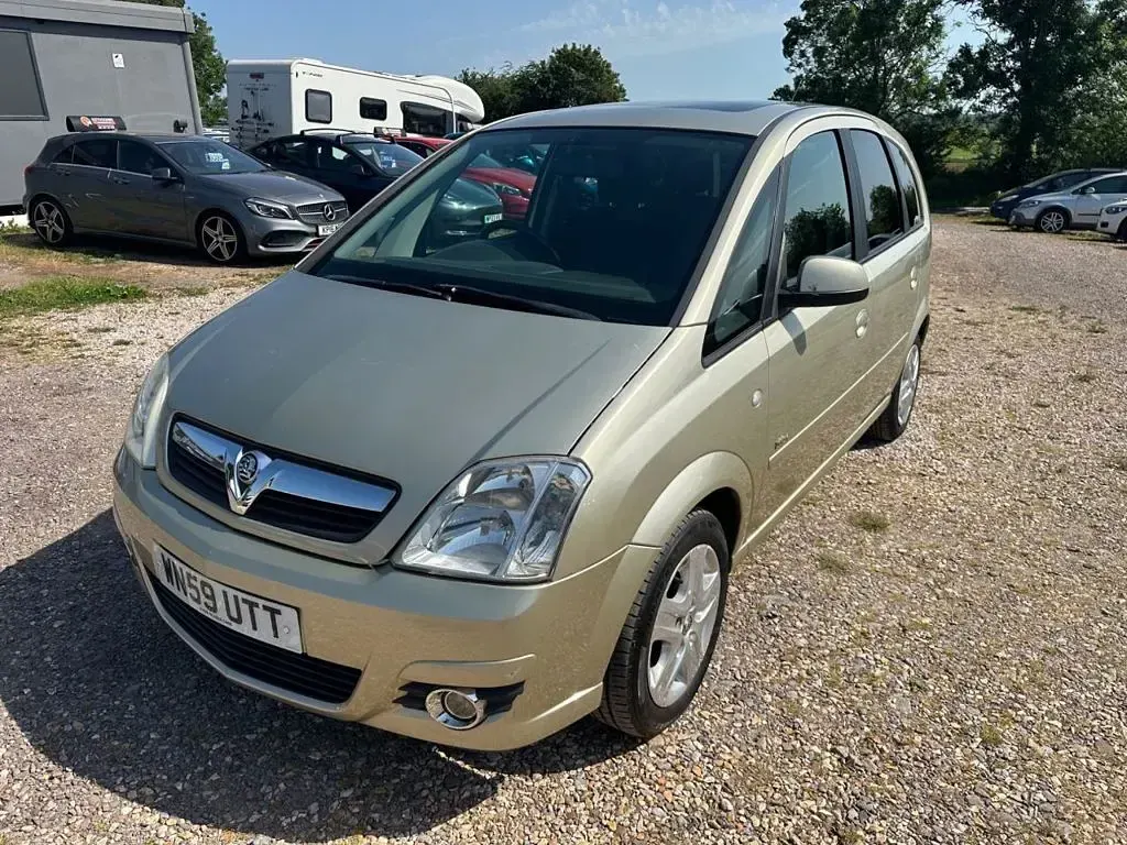 Used Vauxhall Meriva Design Edition 2009 Gold MPV